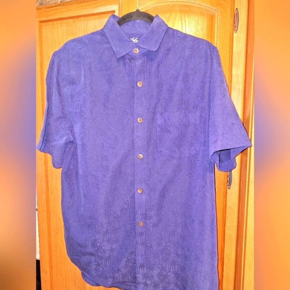 A Caribbean men's short sleeve button-down in a size medium.  Palm trees